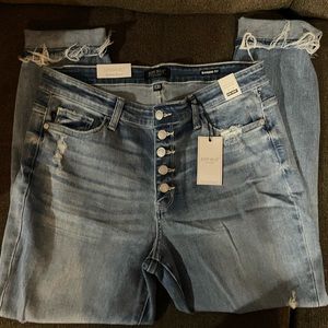 13/31 - NEW Judy Blue High Rise Button Fly Destroyed Boyfriend Jean